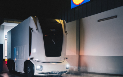 Revolusjonerer varetransporten: Einride og Lidl i gang med førerløse lastebiler på offentlig vei