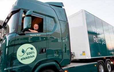 Hva betyr skiftet til elektrisk for sjåføren og tømmertransporten?